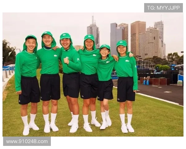 李静网球生涯回顾与展望：从青涩少年到职业选手的成长之路