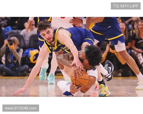 勇士与活塞激战正酣最终结果揭晓球迷们热议比赛精彩瞬间