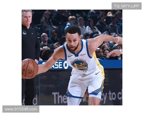 库里三分大赛决赛狂轰20球创历史新纪录引发全场热烈欢呼