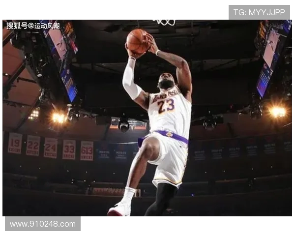 詹姆斯创历史里程碑成首位四万分一万板一万助球员